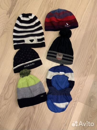 Манишки на 4-9 лет. Шапки на 7-10 лет