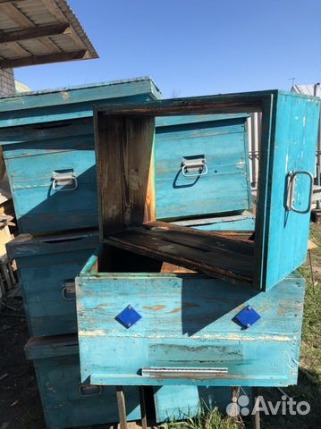 Ульи для пчел и оборудование