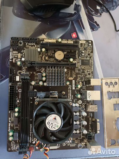 Материнская плата с процессором и памятью