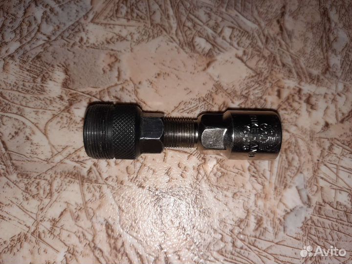 Каретка, заглушки, ключ каретки и съемник шатунов