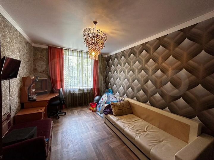 3-к. квартира, 71 м², 2/4 эт.