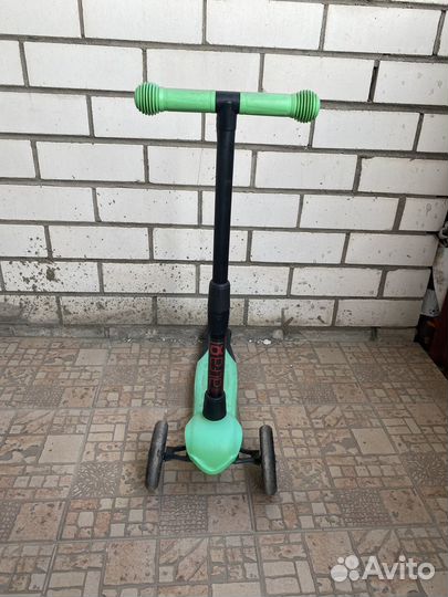 Самокат трехколесный