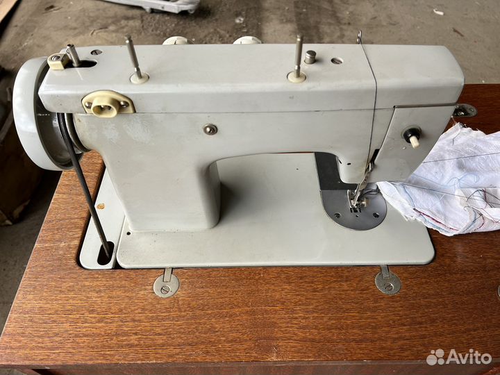Продается швейная машина подольск 142