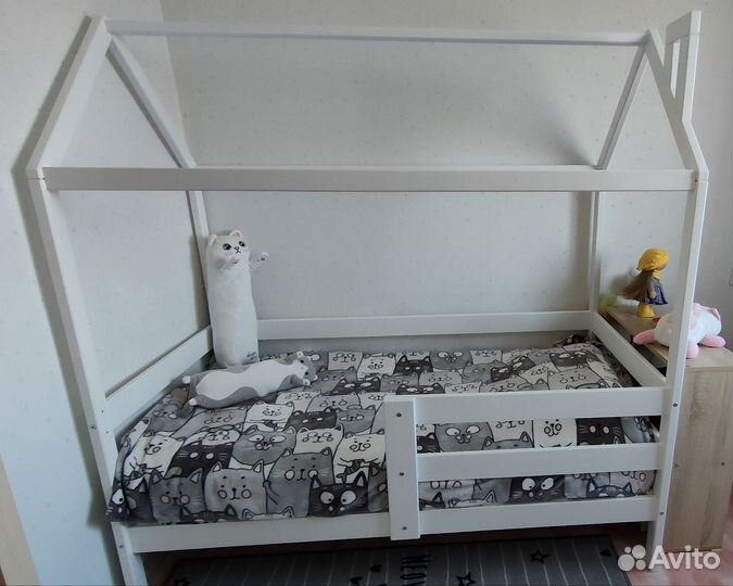 Кровать домик из массива березы