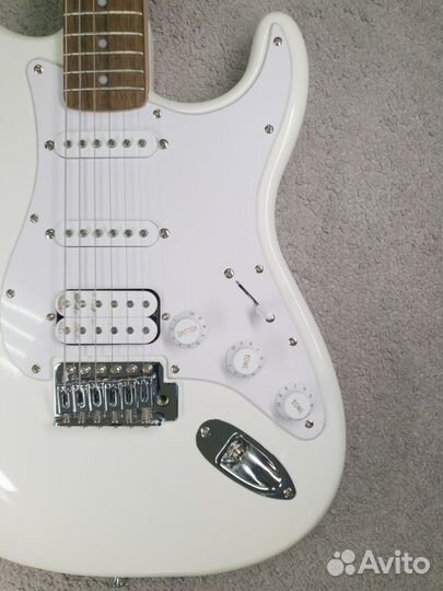 Fender squier bullet Stratocaster HSS Arctic White