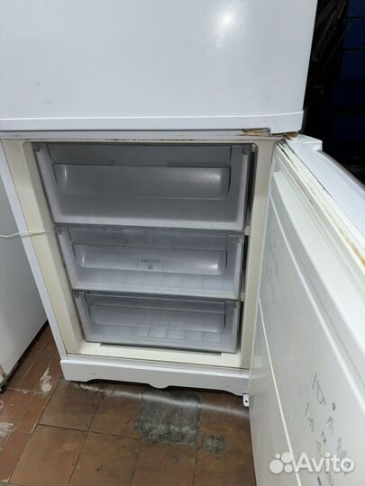 Холодильник Ariston