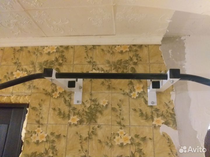 Турник настенный