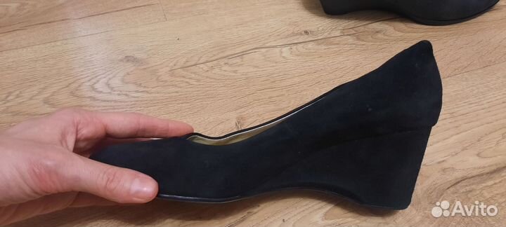 Чёрные туфли на танкетке