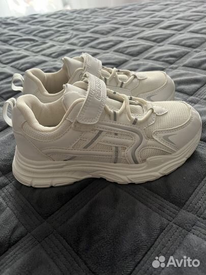 Продам кроссовки