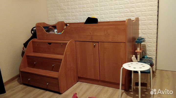 Детская кровать + стол