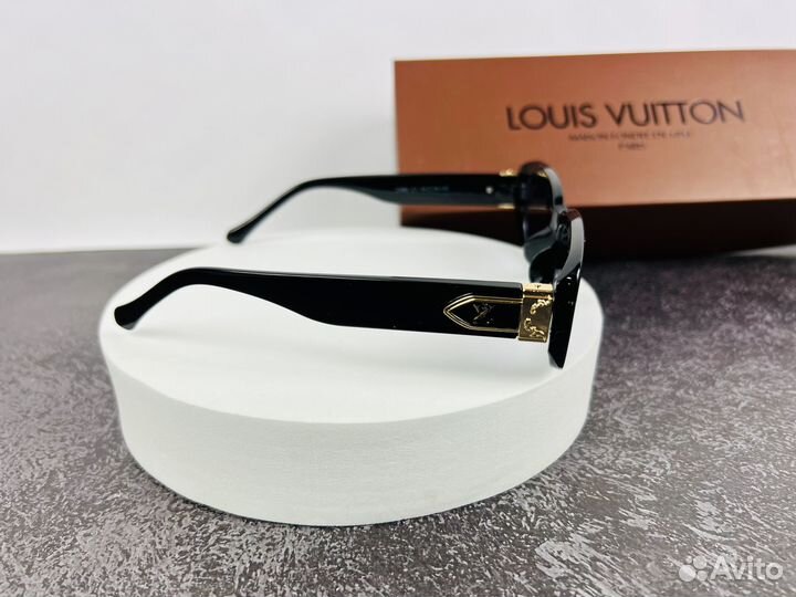 Солнцезащитные очки Louis Vuitton