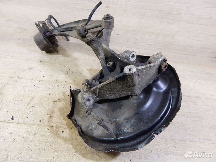 Кулак поворотный задний левый Vw Passat B6