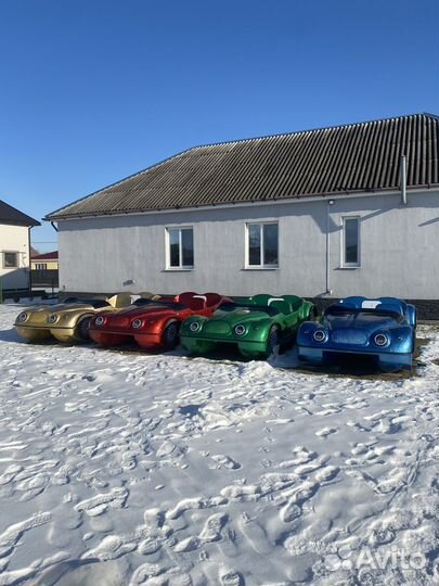 Лодка моторная (катамаран, аквамобиль)