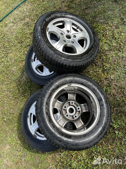 Hankook Winter I'Pike RS2 W429 215/65 R16