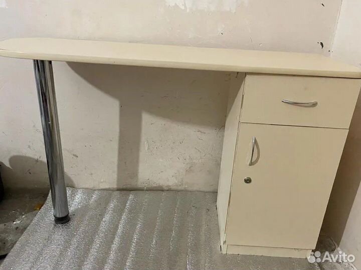 Стол для маникюра бу