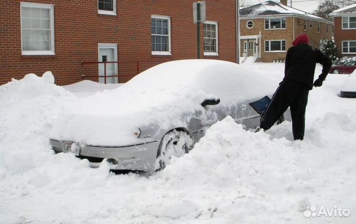 Очистка машины от снега
