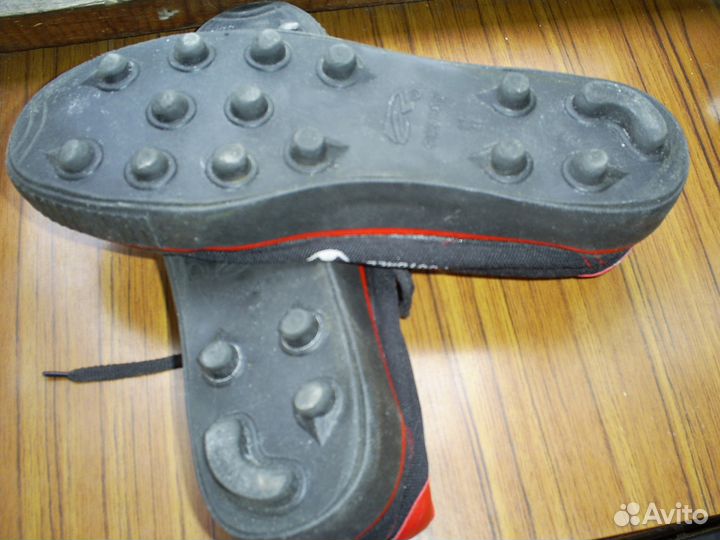 Футбольные бутсы новые р.42