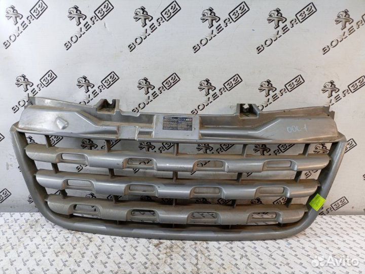 Решетка радиатора Renault Master master III 2010