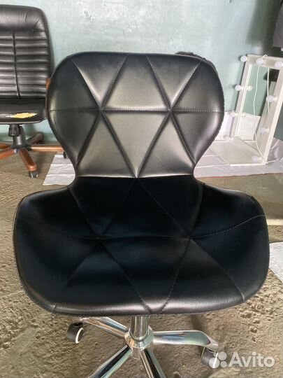 Стул для косметолога, бровиста, визажиста