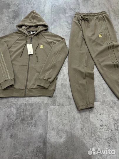 Спортивный костюм adidas