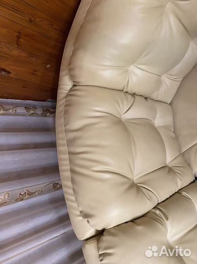 Кожаный диван бу