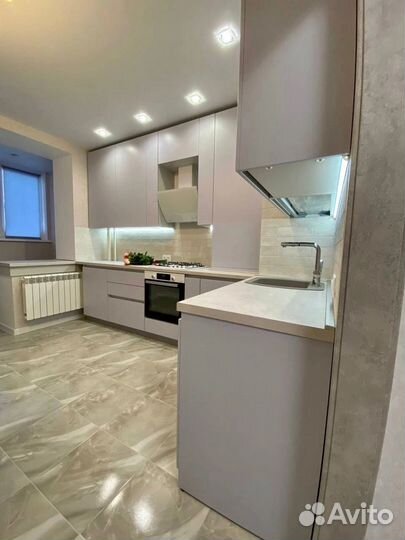 П образная кухня на заказ. Фабрика в Челябинске