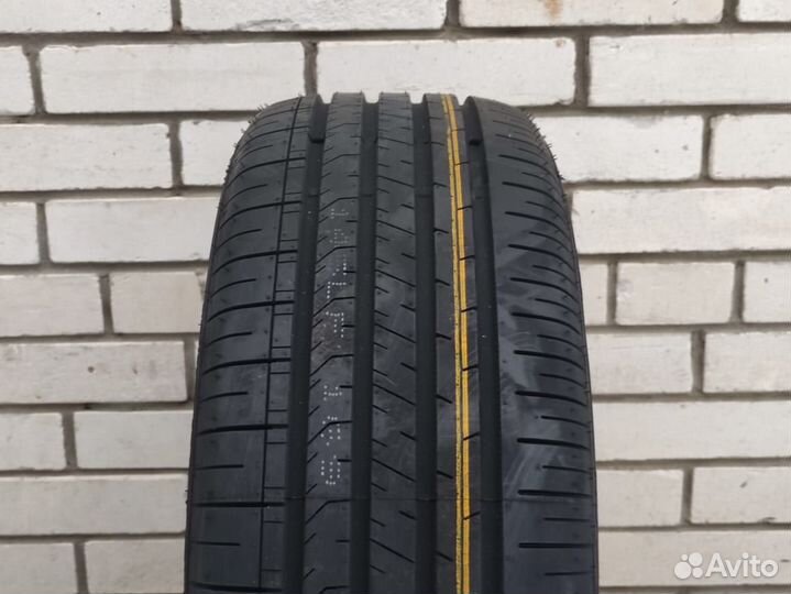 Armstrong Blu-trac HP 215/55 R17 94Y