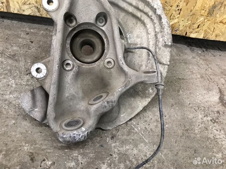 Цапфа передняя левая Bmw X5 E70 универсал 4.8 2008