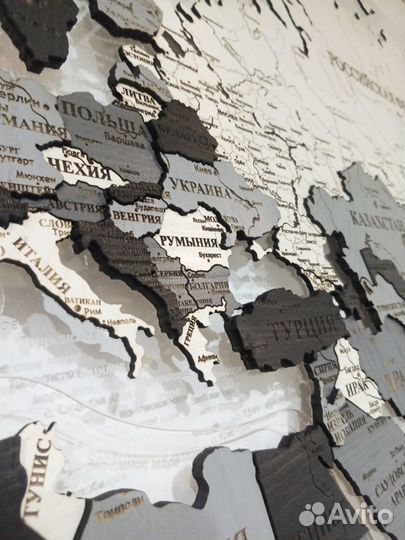 Карта мира из дерева