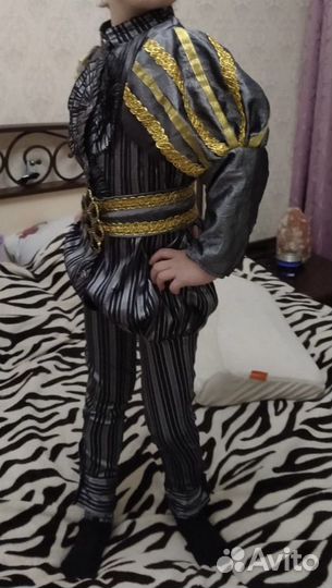 Новогодний костюм Бэтмэна, принца, грибочка