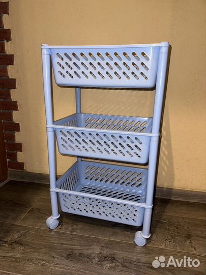 Этажерка на колесиках