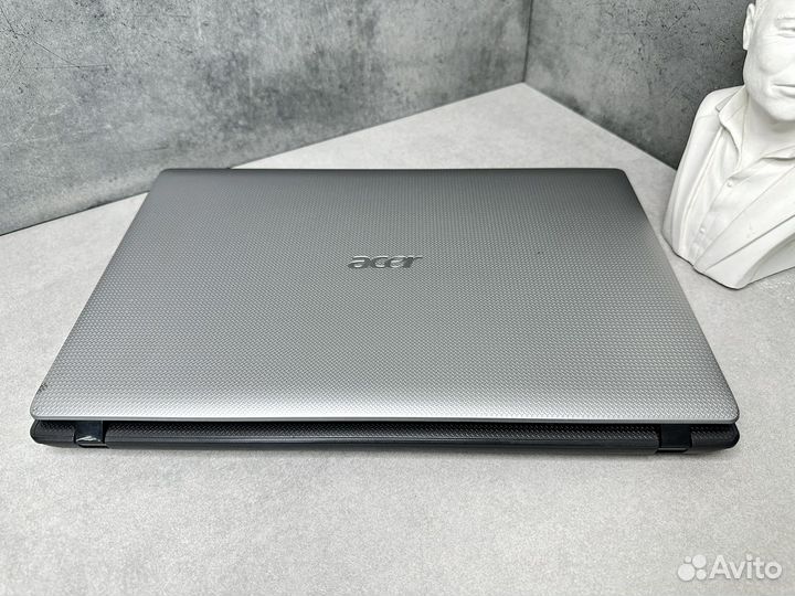 Acer Aspire 5552 SSD 120gb RAM 4gb AMD radeon