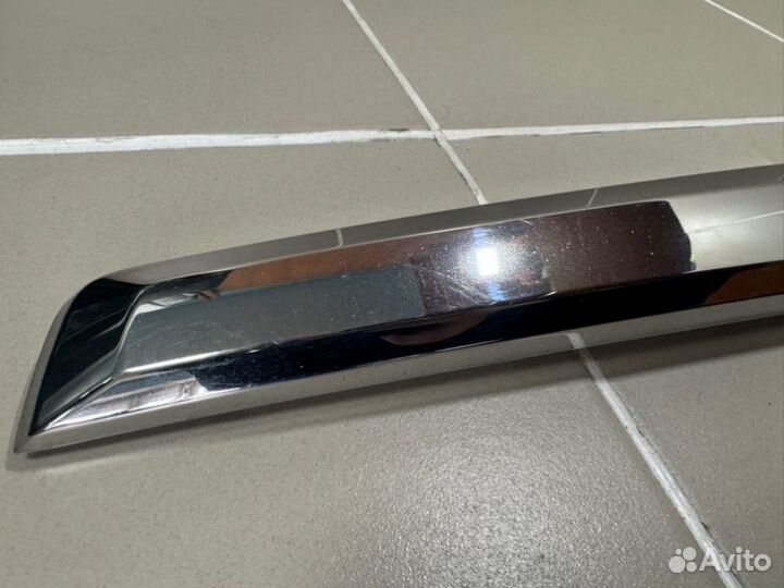 Накладка левая Toyota Land Cruiser 200 2015-2020