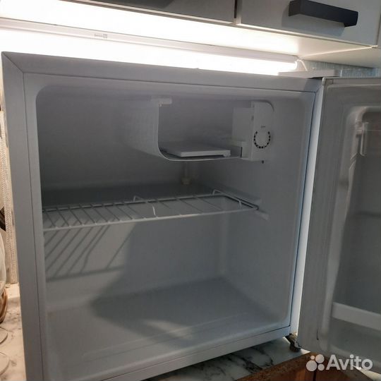 Минихолодильник с морозильной