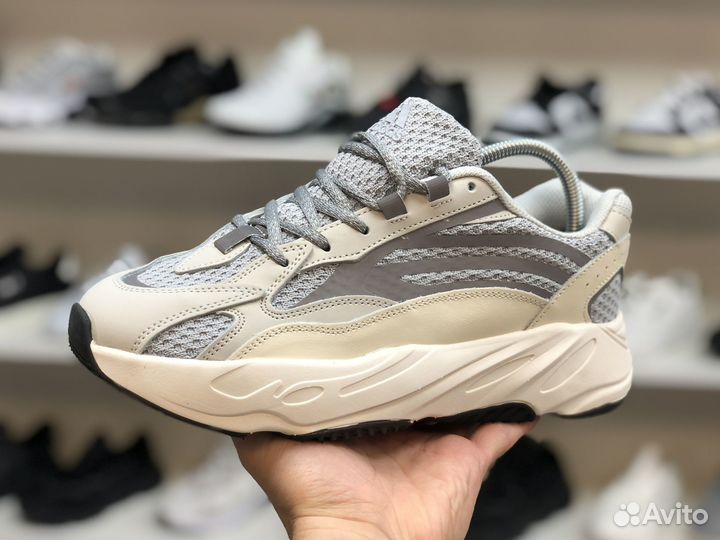 Кроссовки Adidas yeezy 700 v2