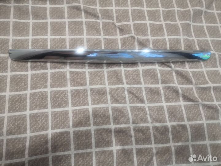 Накладка грышки багажника приора