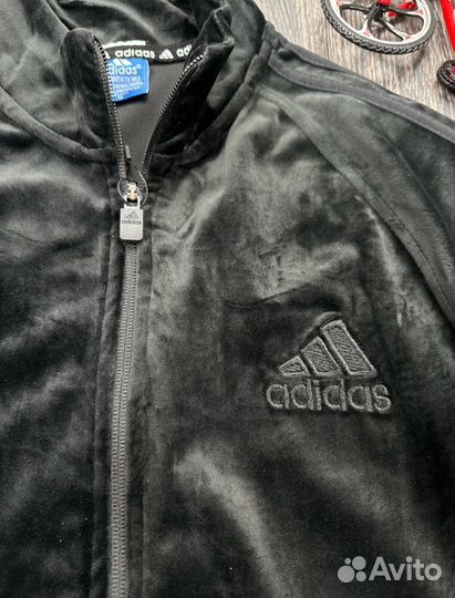 Велюровый спортивный костюм