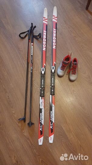 Лыжи беговые детские 140 с ботинками и палками