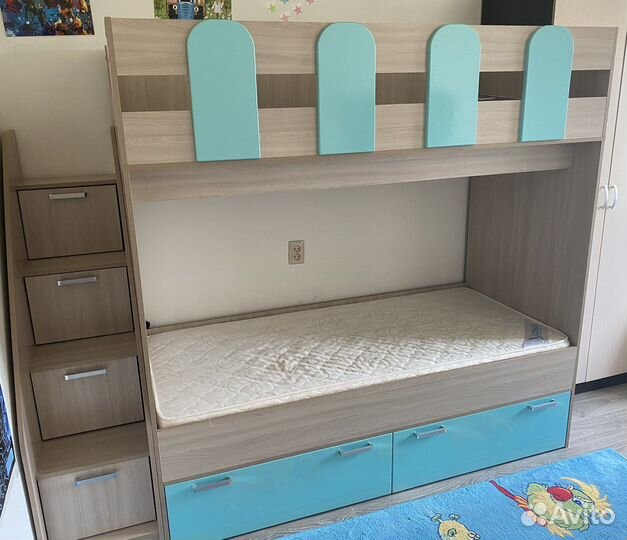Двухярусная кровать