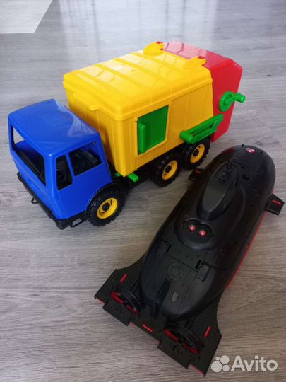 Мусоровоз, подводная лодка