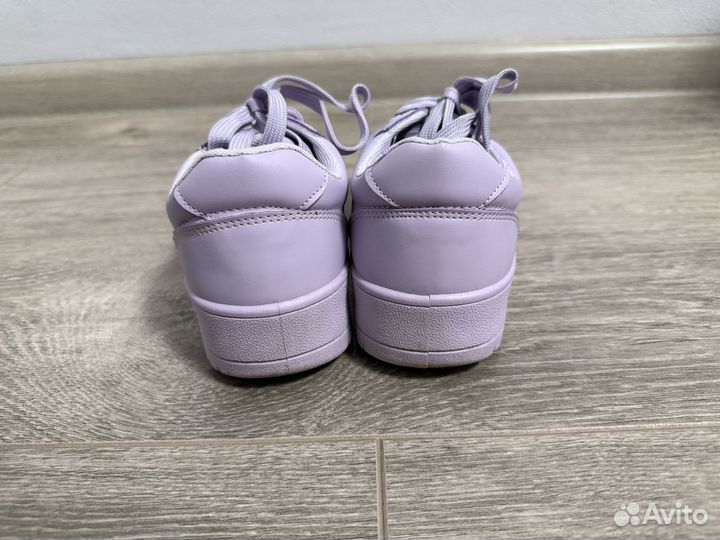 Кроссовки женские