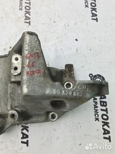 Кронштейн компрессора кондиционера Opel X16XEL