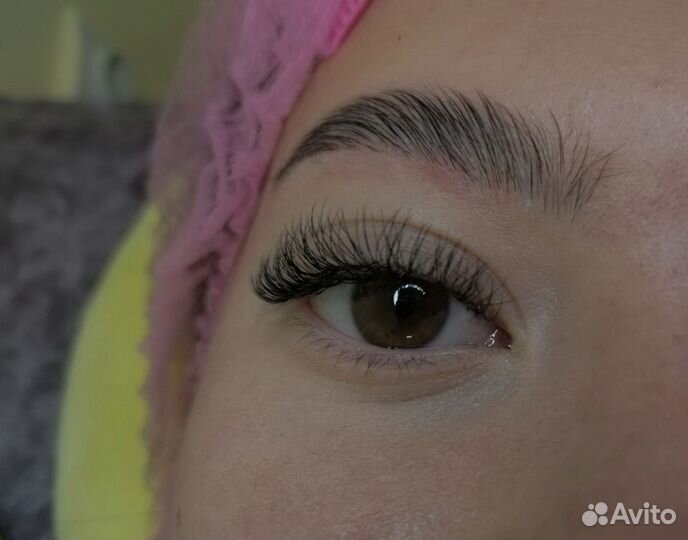 Модель на наращивание ресниц
