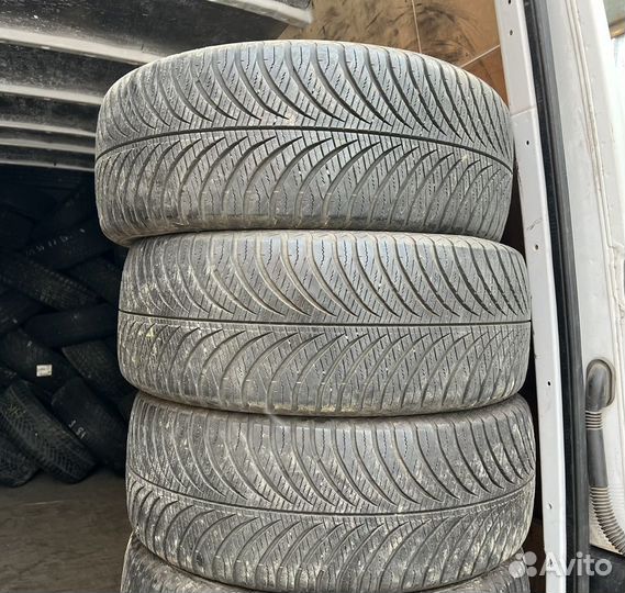 Goodyear Vector 4Seasons Gen-2 235/55 R17