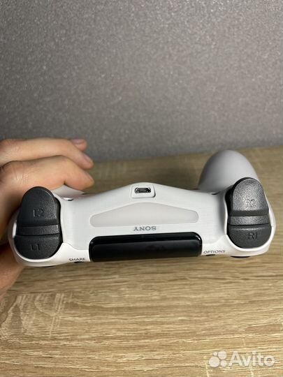Джойстик для PS4 белый