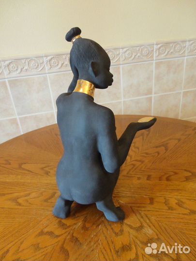 Фарфоровая статуэтка винтажная 