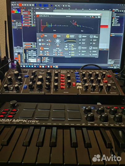 Аналоговый синтезатор Behringer model D
