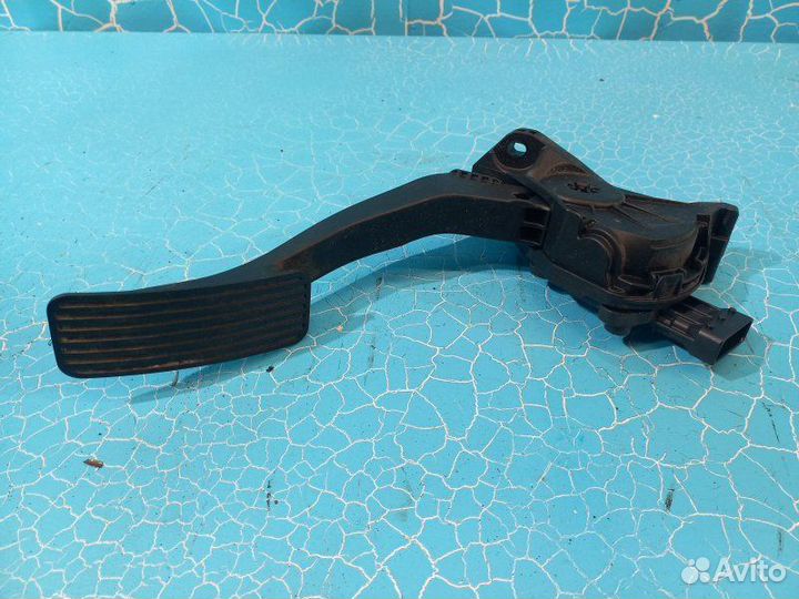 Педаль газа Opel Astra J P10 A14XER 2011