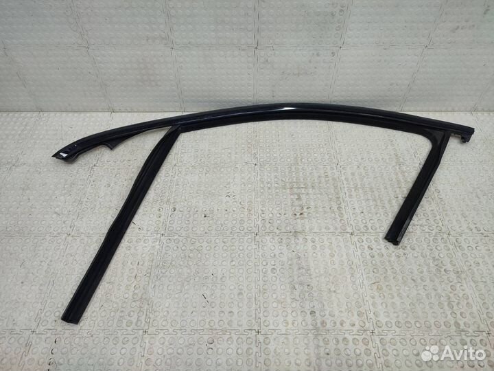 Уплотнитель стекла двери передний левый