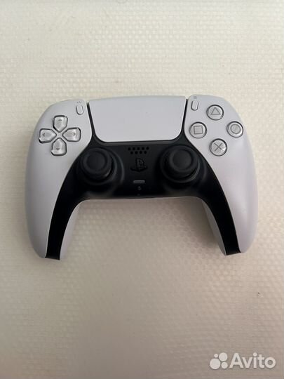 DualSense Wireless Controller (PS5)